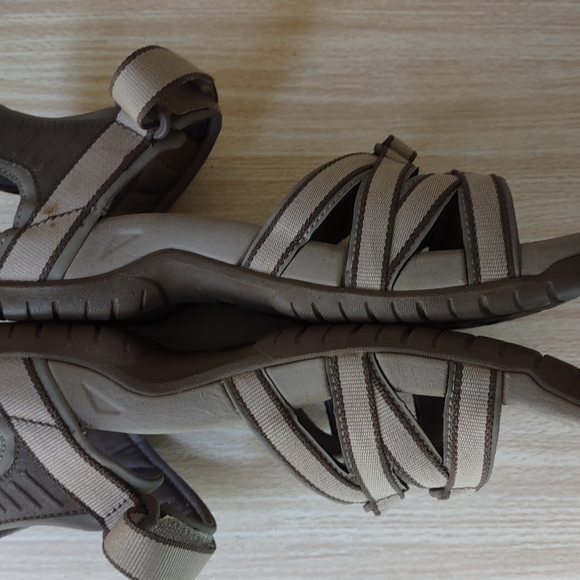 Teva sandals, size 8.5 - Picture 3 of 6